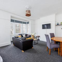 Bright & Spacious 2BR Near Westcliff Beach & High St by Everhome Ltd