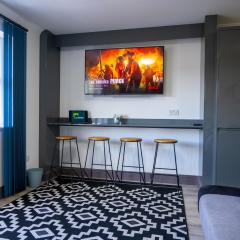 Penthouse 3 Bed, Large HotTub Long stay Discount