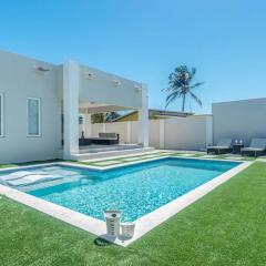 Luxury Villa With Pool Located In Palm Beach,aruba