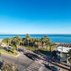 MAGIC OF THE OCEAN, front Line Beach in Playamar-Parking, Sea Views, Pool, tenis, paddle, wifi and Aircon