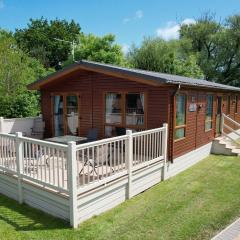 Tulip Lodge with Hot Tub