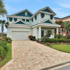 Palm-surrounded stunner with enclosed pool & water views - dog-friendly