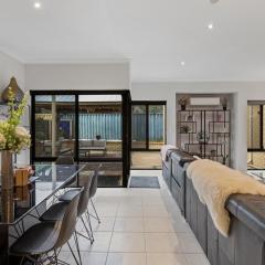 13 Family Home In Morley Sleeps 6 Comfortably