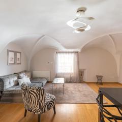 Santo Stefano Elegant Apartment by Wonderful Italy