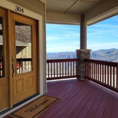 New! Peaceful Mountain Views, Deck, Trails Nearby