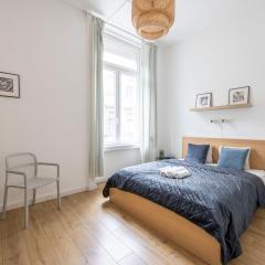 Central Grand Apartment with 5BEDRM 2BATHROOM