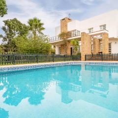 Beautiful Home In Chiclana De La Fronter With Kitchen