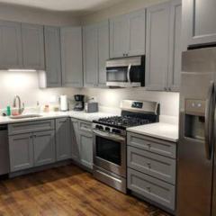 Avondale Gem: 2BR, Stylish Kitchen, Transit Nearby