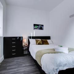 Generous 5 Bed House with Parking