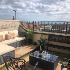 Kitson House - Sea Views, 1 min Walk to Harbour