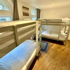 1. VF - Large Studio 100m from Piccadilly Circus!