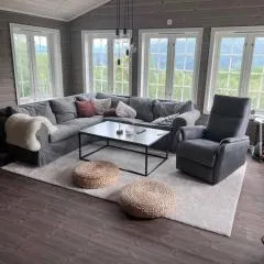 Koselig, nyere hytte til leie