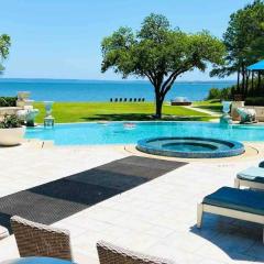 Beautiful lakefront private resort home, Lake LBJ