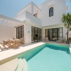 Sanctum House - Exquisite 3BR Tropical Villa in Perfect Location