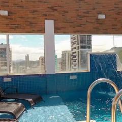 Cobertura com piscina privativa