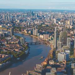 CENTRAL LONDON STAY-Fabulous Ultra-Central London Luxury Designer One Bedroom Flat with inner garden view balcony AC and kitchen