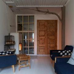 Tunnelmallinen kaksio hirsitalossa