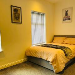 Luxury Double & Single Rooms with En-suite Private bathroom in City Centre Stoke on Trent