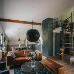 The Loft / Hill View Modern Apartment