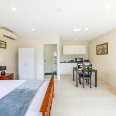 14A Grafton St - Pet friendly air con studio for a couples retreat