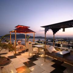 The Lake View Hotel- On Lake Pichola