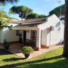 Villa Verde con Piscina a 800m de la Playa by Chiclana Dreams