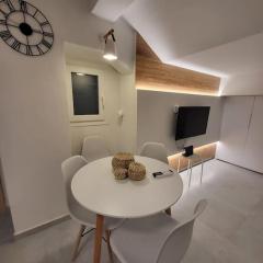 Cosy Semi-Basement Apartment in Athens