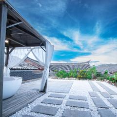 Lijiang View Holiday Inn