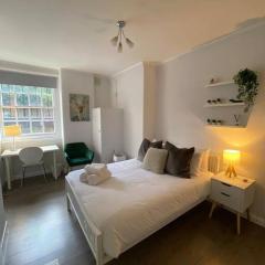 London's Charm - Best Spot in Modern 2BR, King's Cross