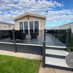 Meadow View 171 - Golden Palm - Central heating, WiFi, pet friendly, bed linen - Meadow Lakes Caravan & Lodge Hire