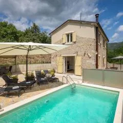 Rustic villa Casa Mavretici with pool in Motovun