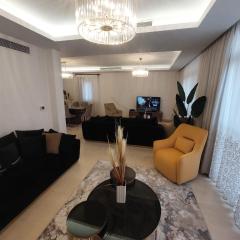 CFC, Luxurious 4BR Apartment, Remarkable value unbeatable Location