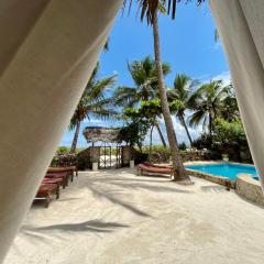 Villa Kipara - Beachfront with Private Pool