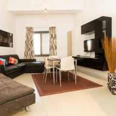 Spinola Bay Large 1 Bedroom Apartment for 4