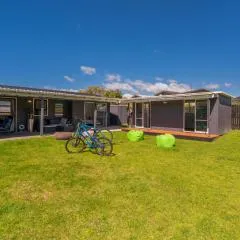 Walk to the Water - Whangamata Holiday Home