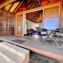 Blackstone Paea Premium beachfront bungalow private access wifi - 3 pers