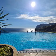 Ocean view and Infinity pool Apartment