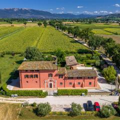 Stunning Home In Foligno With Outdoor Swimming Pool, Wifi And 7 Bedrooms