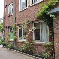 Appartement met 2 slaapkamers en tuin in Amsterdam