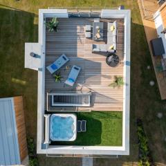 Mallards Way ML01 HOT TUB Lakeside Spa