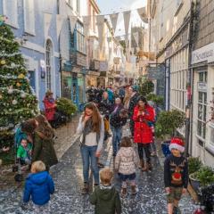 Nancie's Place - DARTMOUTH TOWN CENTER with PRIVATE PARKING - A Traditional Georgian PRIVATE DUPLEX APARTMENT - BEAUTIFULLY REFURBISHED - TWO BEDROOMS, BATHROOM, KITCHEN and LOUNGE DINER