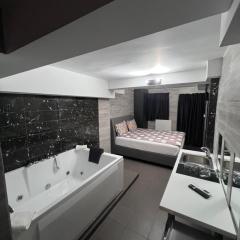 Jacuzzi Suites 2