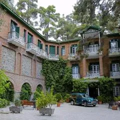 뉴 헬베티아 호텔(New Helvetia Hotel)