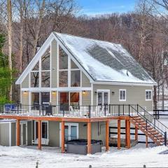 Mountain Cabin overlook Boyne near Nubs W/ Hot Tub