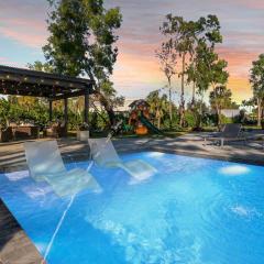 Round Beach House w pool