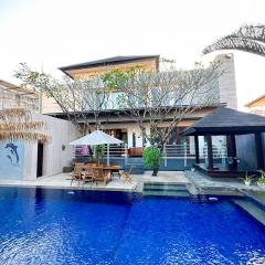 Villa wedasari 6BR luas kolam renang pribadi tengah kota