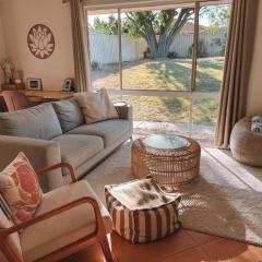 BEACH 400m, Big Yard, Playroom, Perfect for Families, Couples, Digital Nomads