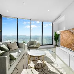 The Seabreeze - Beachfront 67F Sunset 2 Bedroom Skyhome with Netflix & Pool