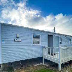 Spacious Caravan On The Suffolk Coast With Outside Decking Too Ref 20044bs
