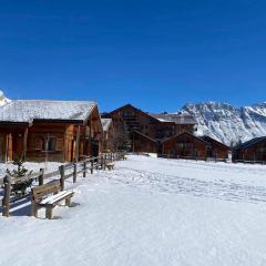 Chalet de 3 chambres a Le Devoluy a 200 m des pistes avec piscine partagee sauna et balcon